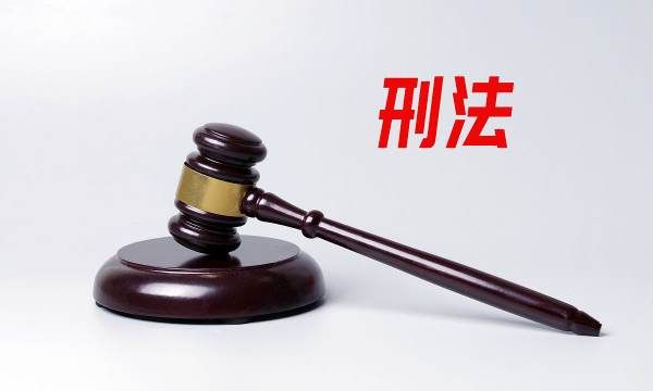 持刀抢劫和空拳罪名一样，别人拿刀出来威胁我怎么办