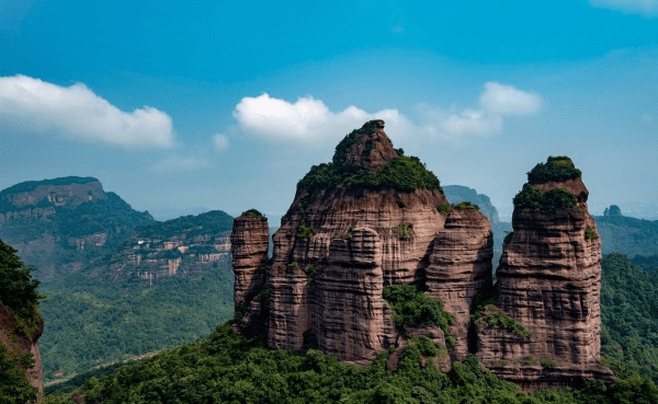 峨眉山是丹霞地貌，中国最美的七大丹霞地貌,你打卡了几个?图7