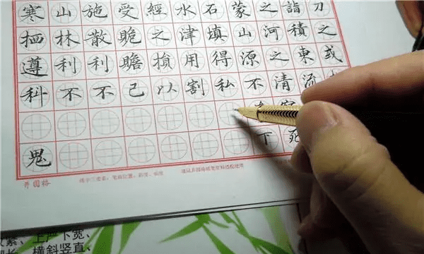 怎么把字写整齐，如何写字好看又工整又快图1