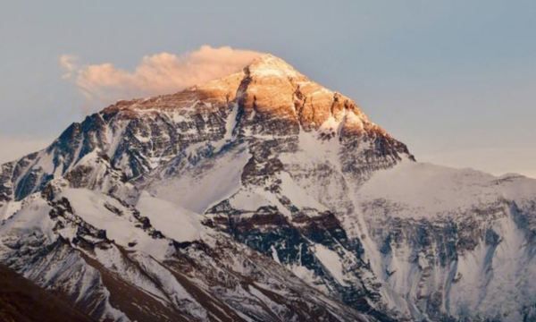 珠穆朗玛峰是世界第几高峰，珠穆朗玛峰是世界第一高峰吗小品图1