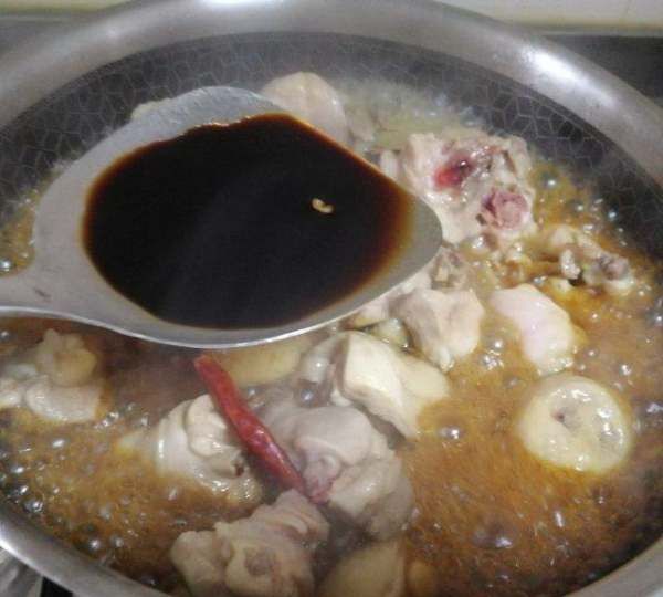 大盘鸡怎样做好吃，鸡腿土豆青椒怎么做大盘鸡图6