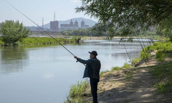 钓鱼什么是拔河，你知道野钓大鱼的6个遛鱼动作要领是什么呢图3