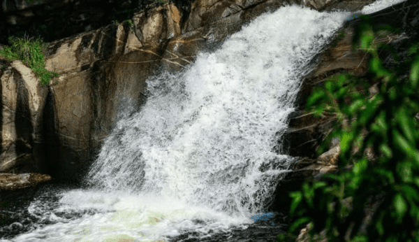 风大走水怎么钓鱼，走水厉害的河怎么钓鱼图1