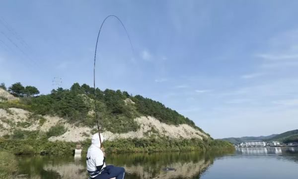 怎么样在河流钓鱼，江河钓鱼用什么饵料最好