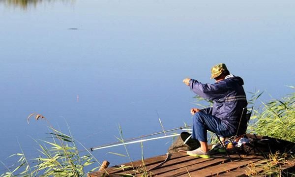 大明湖可以钓鱼，大家好我是小莫今天夜里寂寞播放