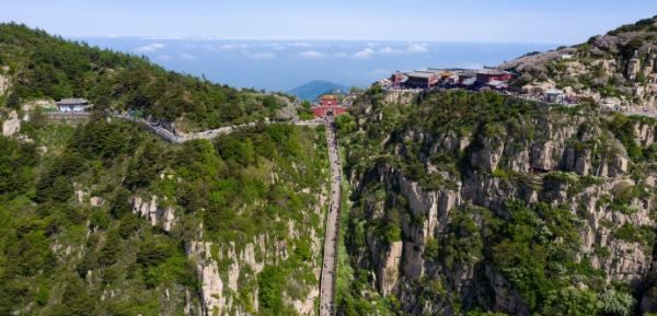 泰山十八盘危险，泰山十八盘最陡多少度图4